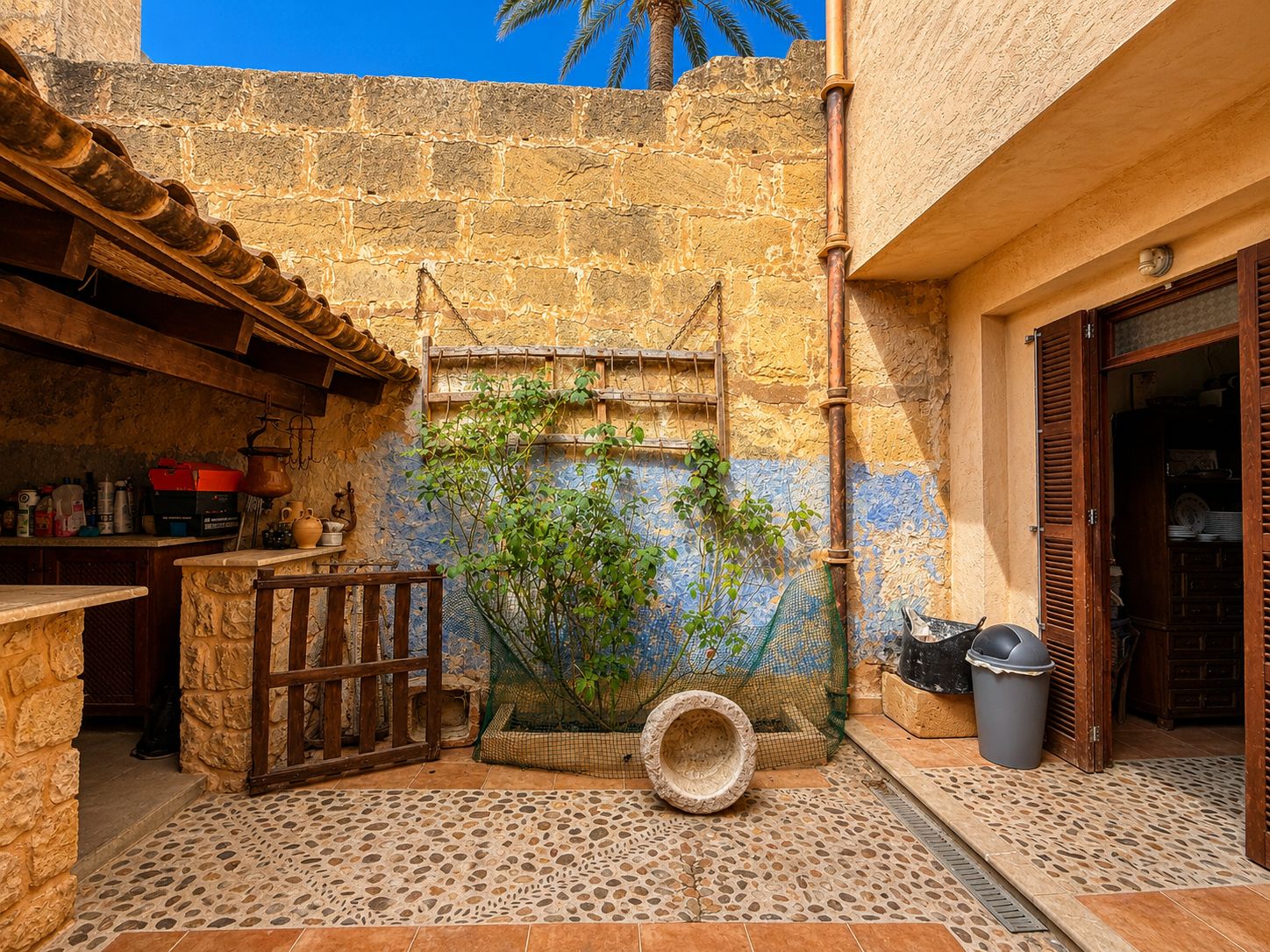 Traditional and exclusive village house with terrace and patio in the heart of Petra.