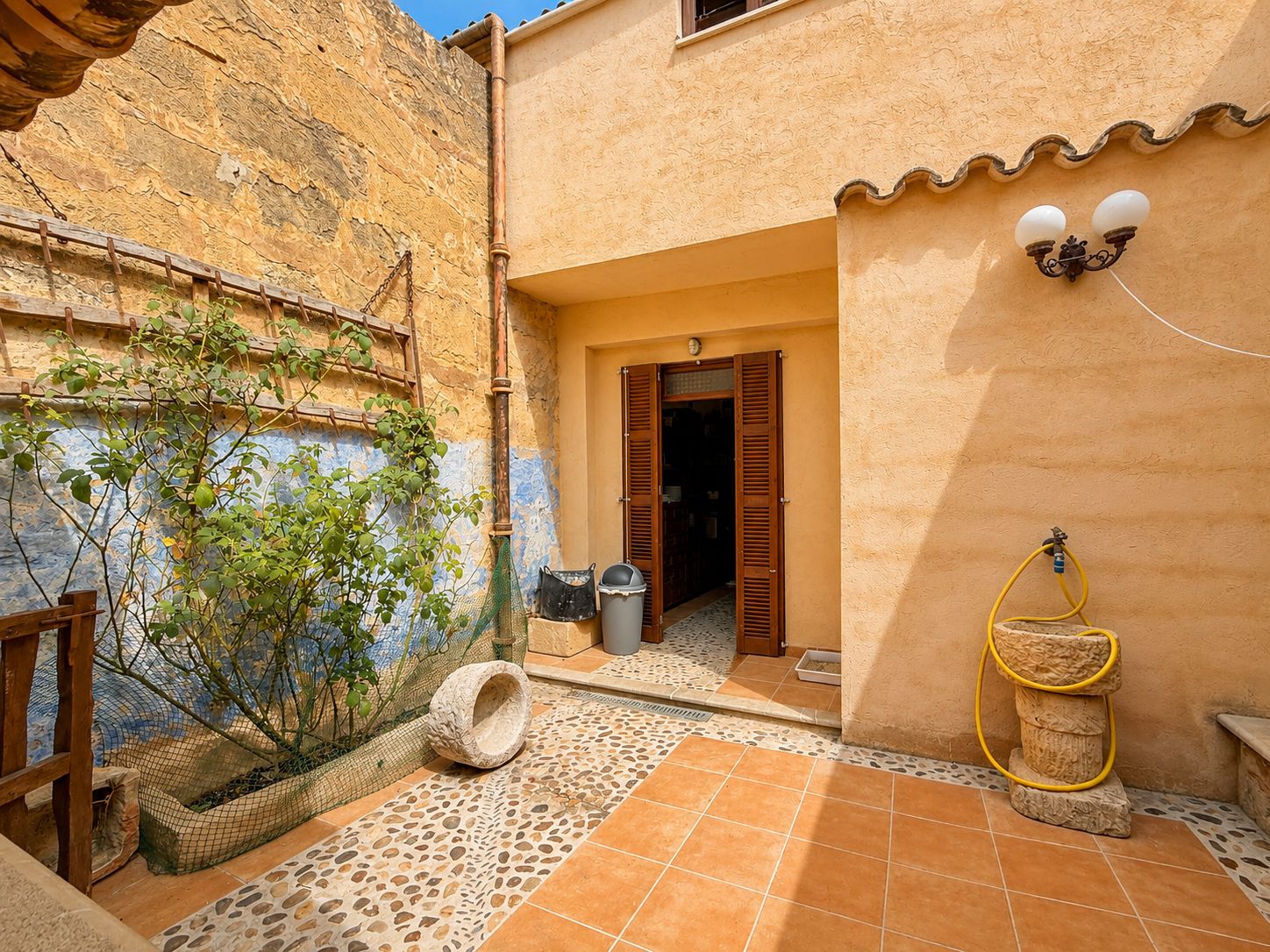 Traditional and exclusive village house with terrace and patio in the heart of Petra.