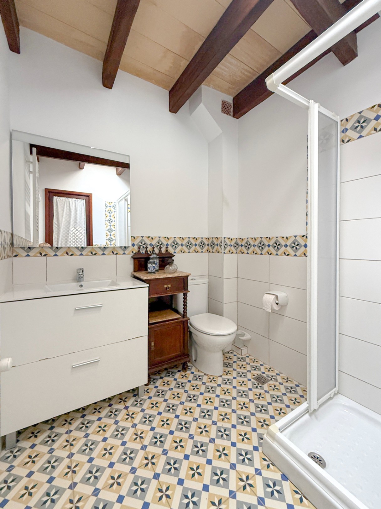 Traditional and exclusive village house with terrace and patio in the heart of Petra.