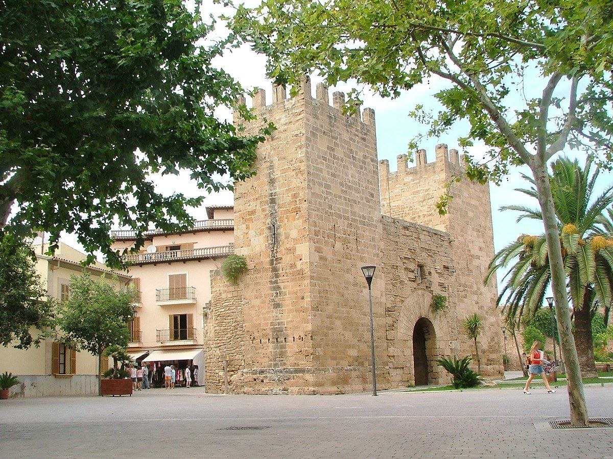 Exklusive städtische Parzelle von 710 m² in Bonaire (Alcúdia) mit verfügbarer Vorprojektplanung.