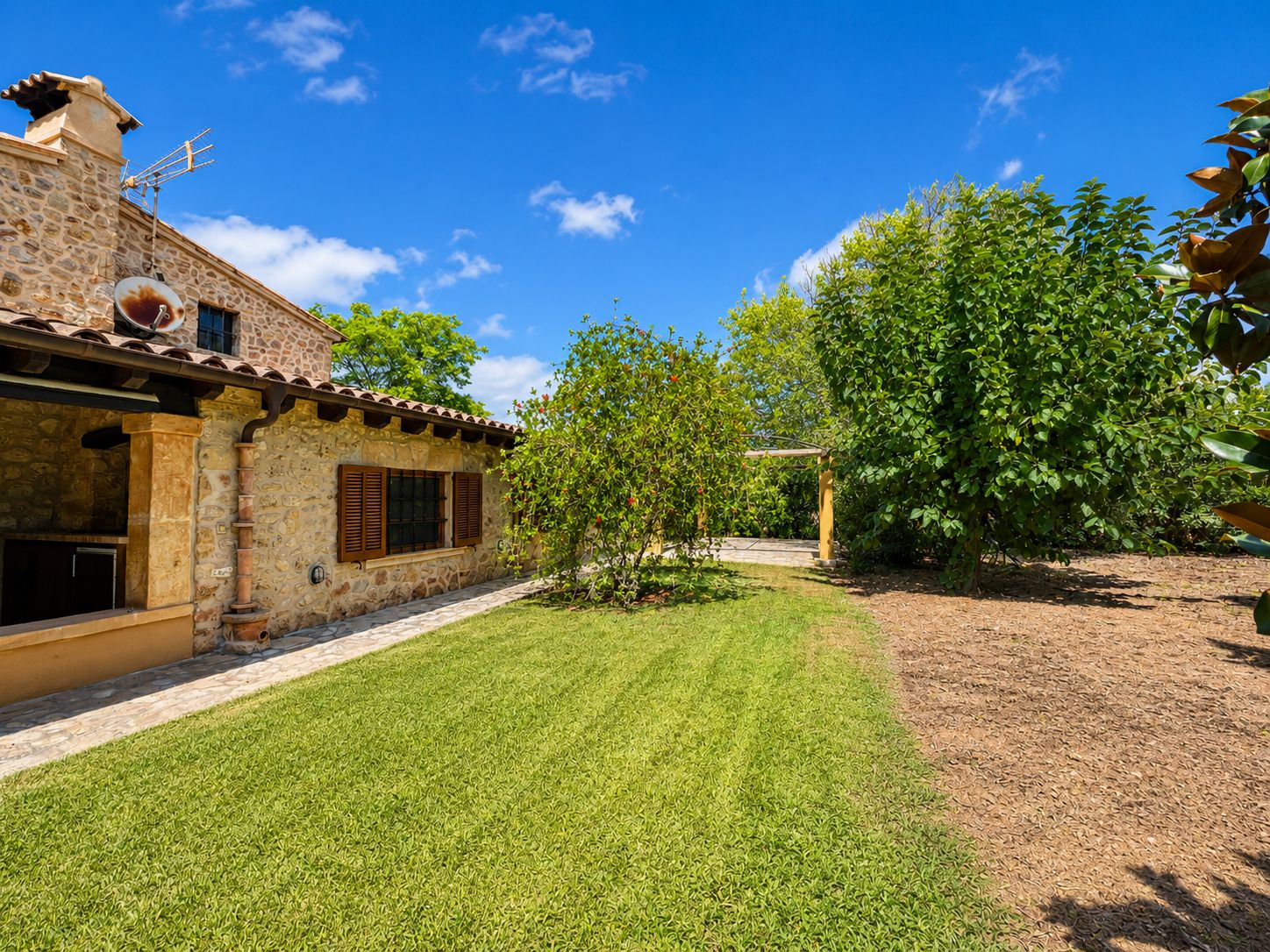 Rustic estate with views, pool, privacy, and Mallorcan charm in Pollença.