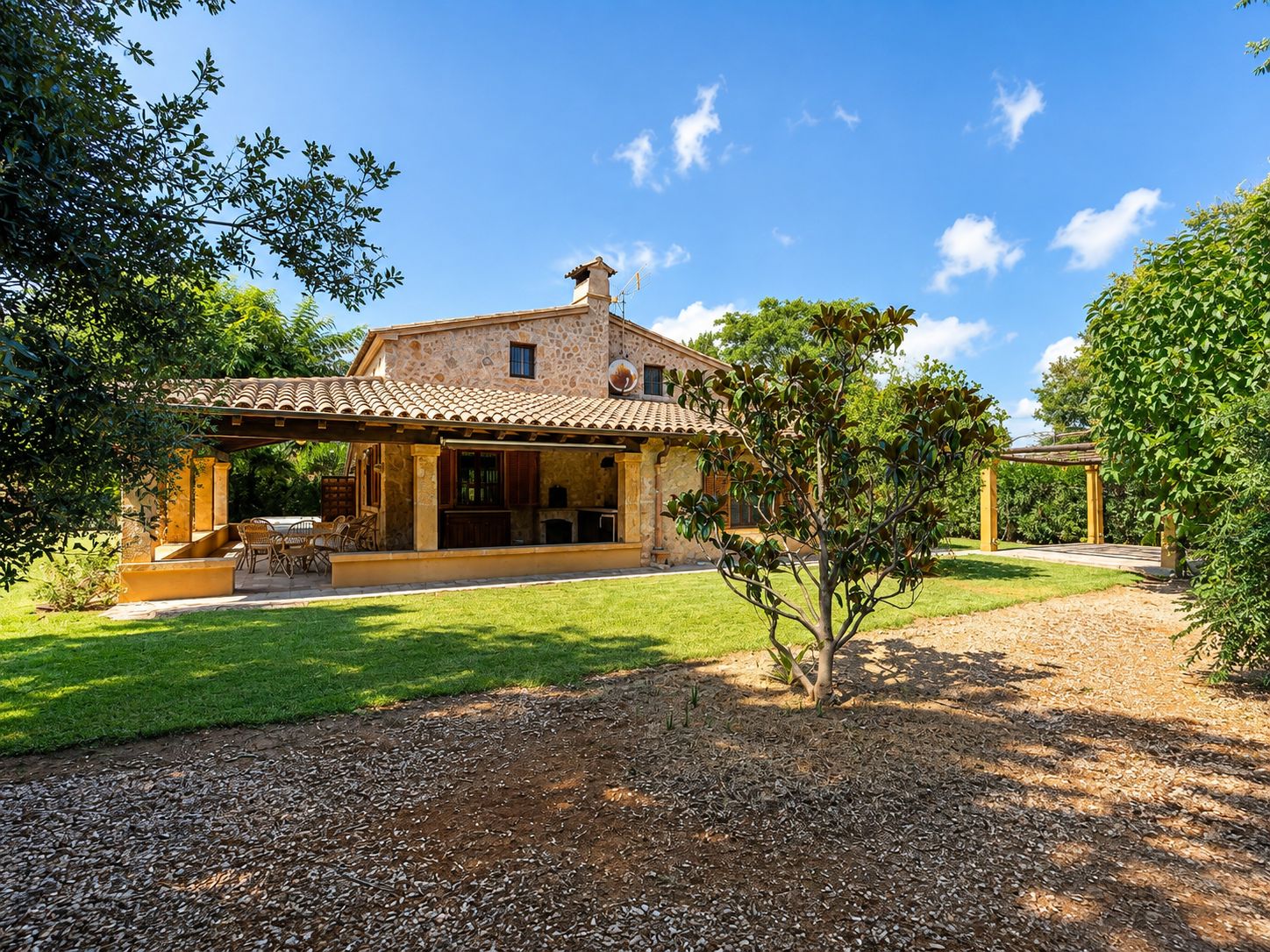 Rustic estate with views, pool, privacy, and Mallorcan charm in Pollença.