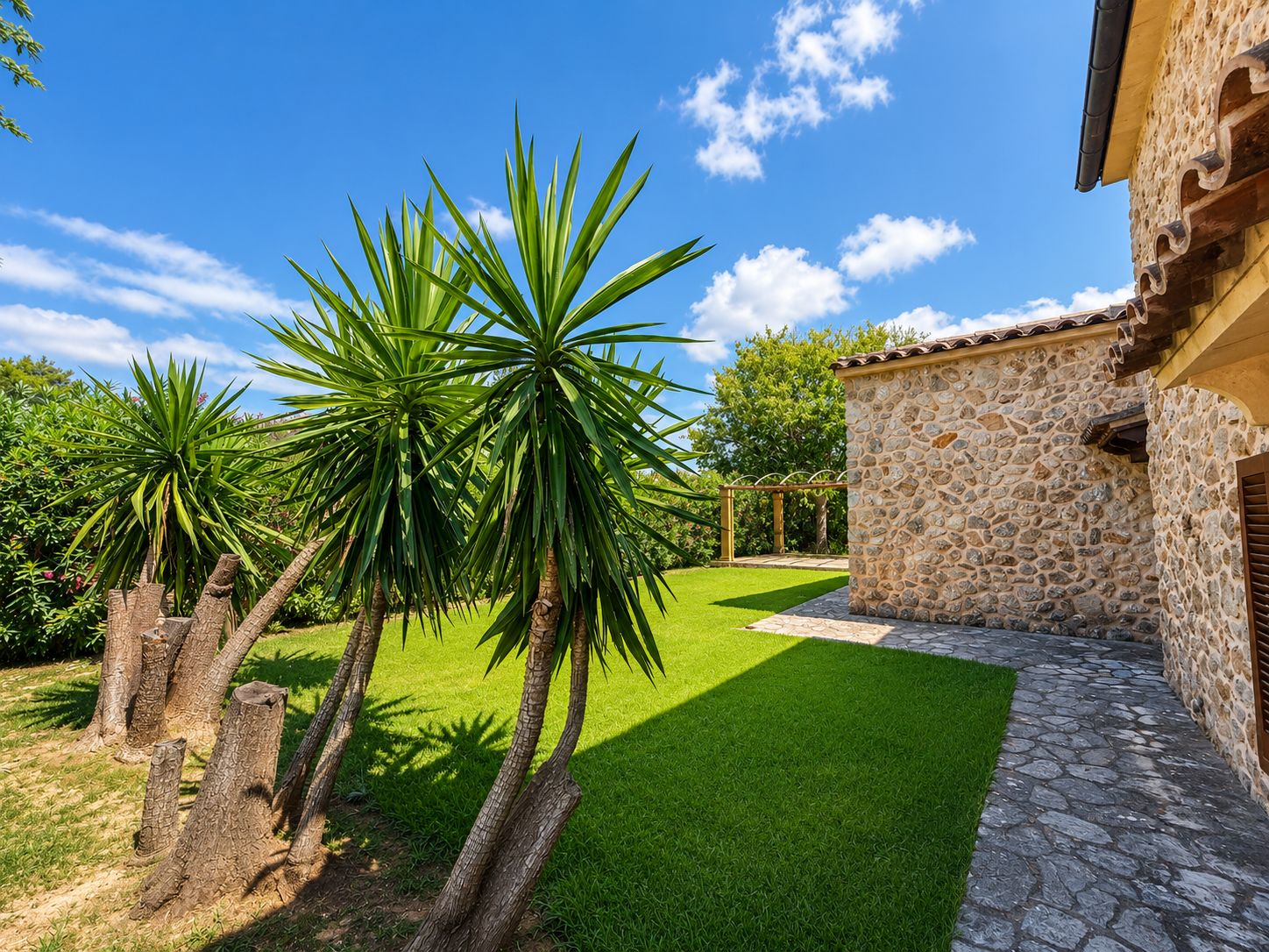 Rustic estate with views, pool, privacy, and Mallorcan charm in Pollença.