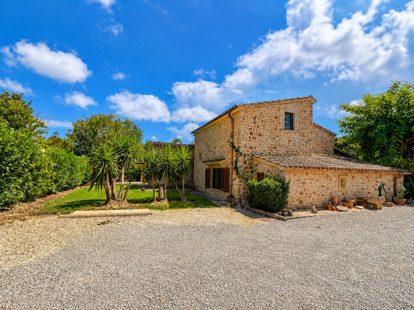 Rustic estate with views, pool, privacy, and Mallorcan charm in Pollença.
