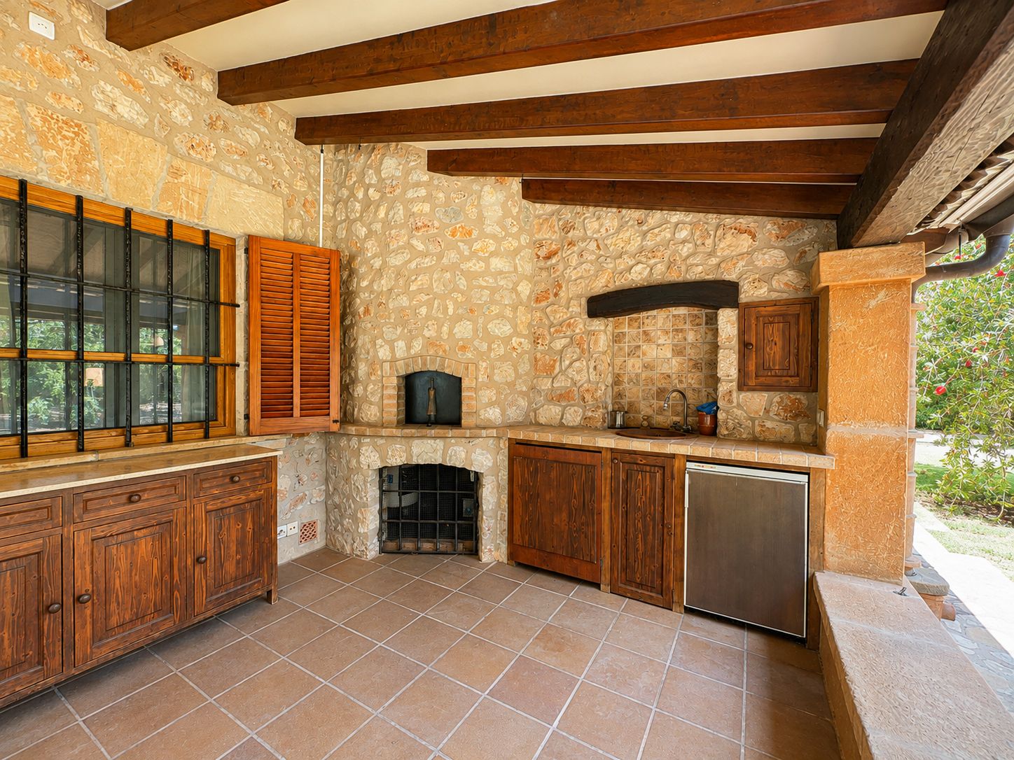Rustic estate with views, pool, privacy, and Mallorcan charm in Pollença.