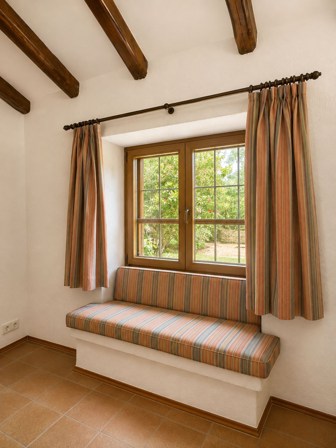 Rustic estate with views, pool, privacy, and Mallorcan charm in Pollença.