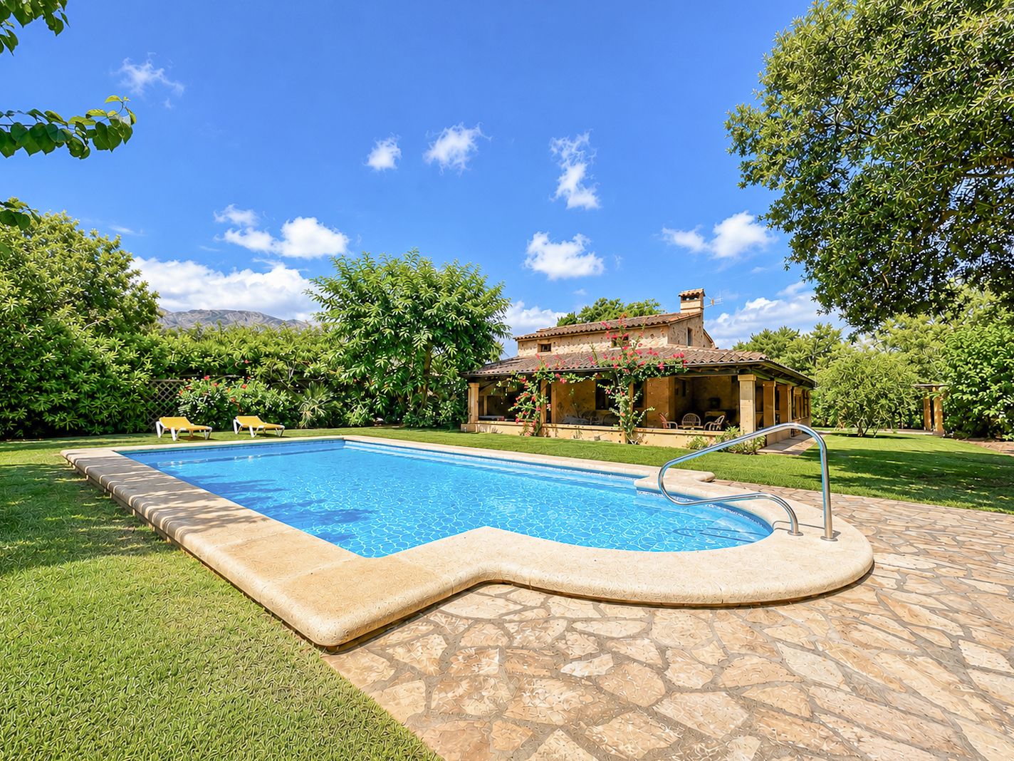 Rustic estate with views, pool, privacy, and Mallorcan charm in Pollença.