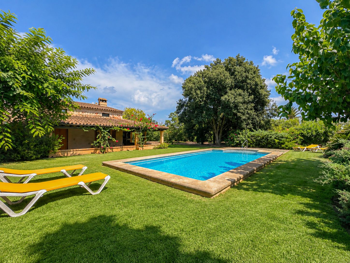 Rustic estate with views, pool, privacy, and Mallorcan charm in Pollença.