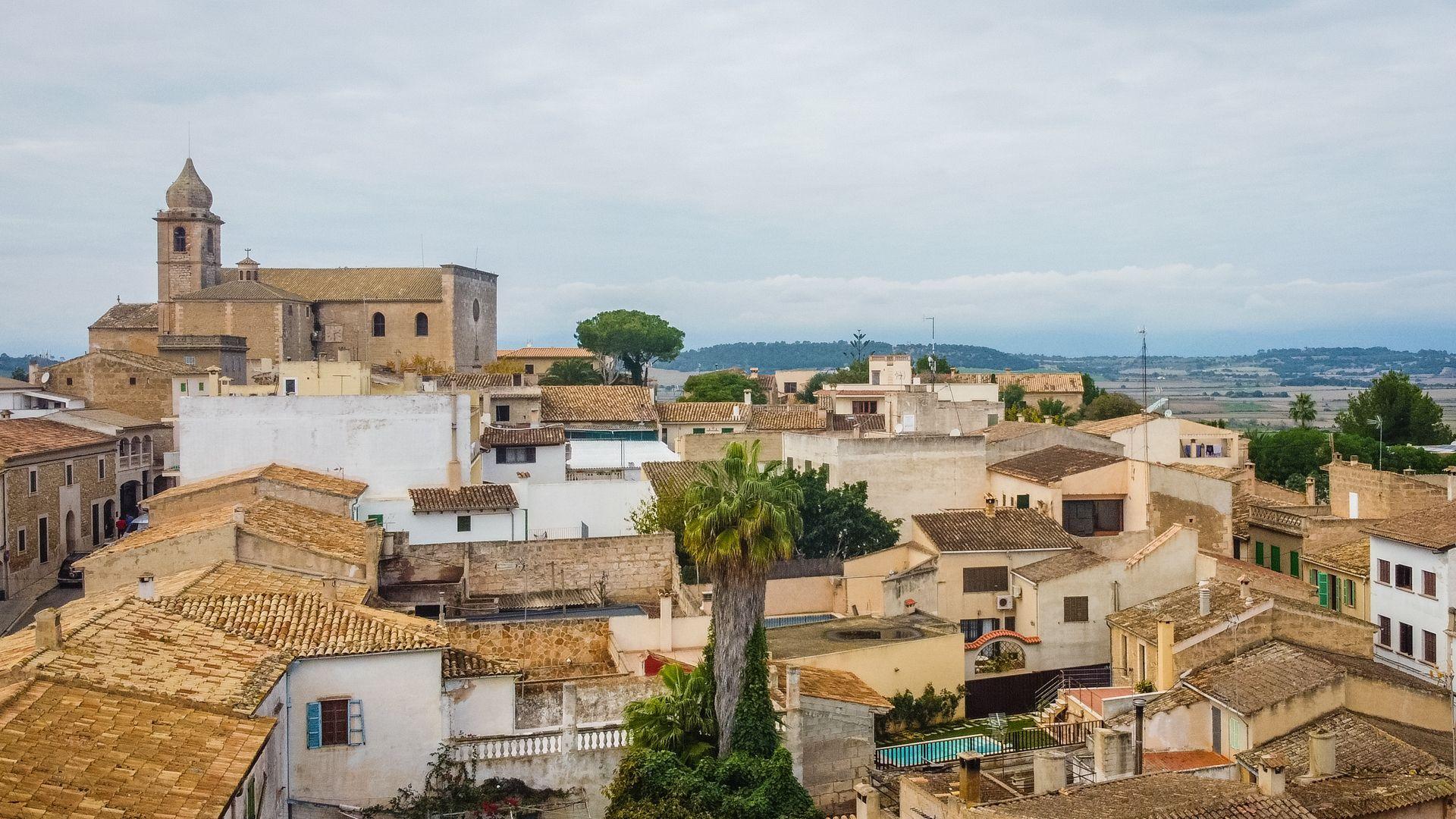 Casa de pueblo en María de la Salut, 4 dormitorios, 3 baños en alquiler.