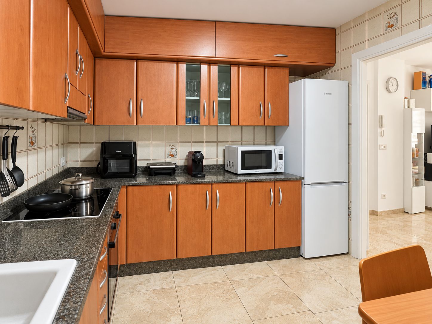 Geräumige Wohnung mit Aufzug nur wenige Meter vom Meer in bevorzugter Lage.