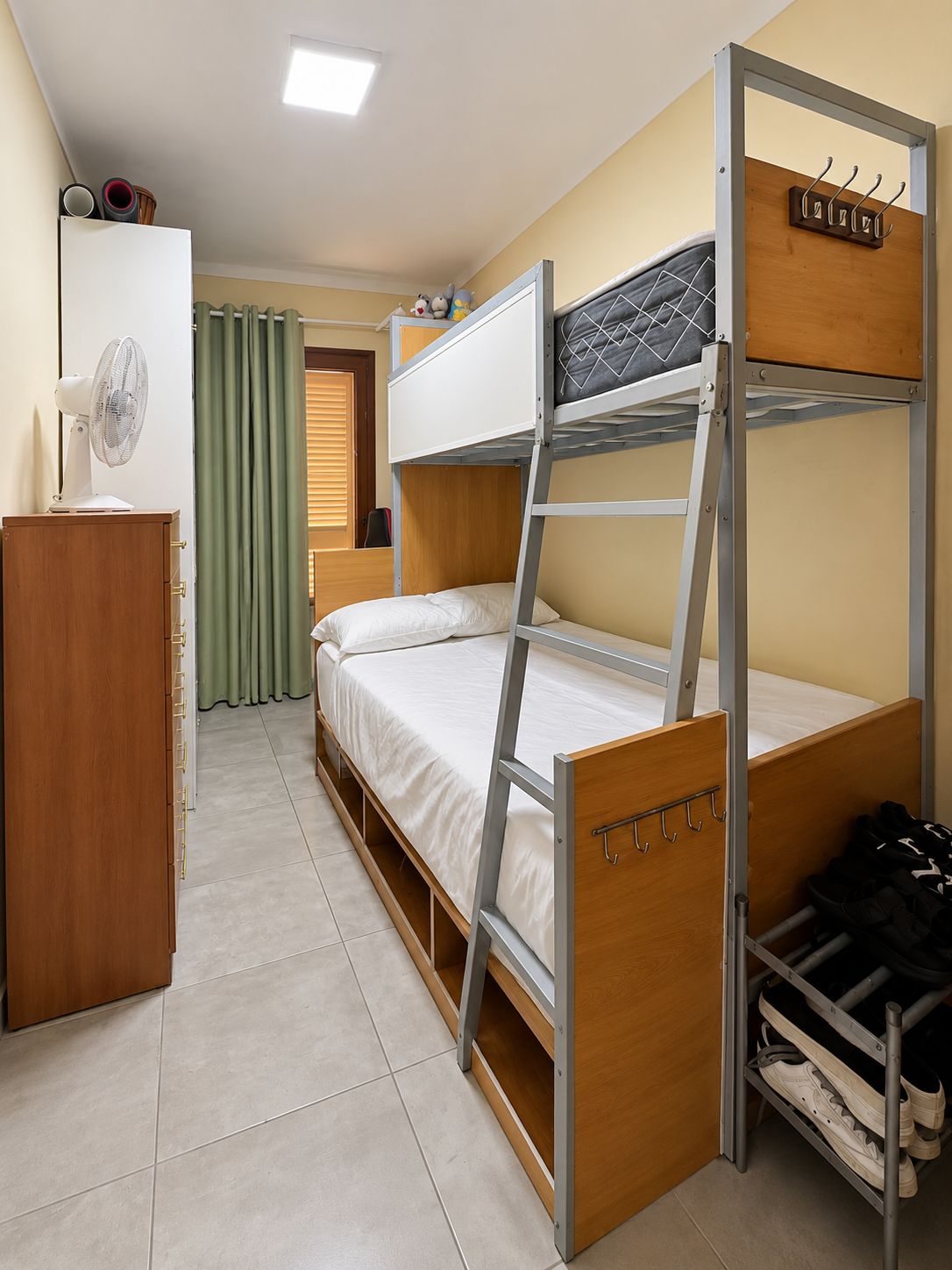 Geräumige Wohnung mit Aufzug nur wenige Meter vom Meer in bevorzugter Lage.
