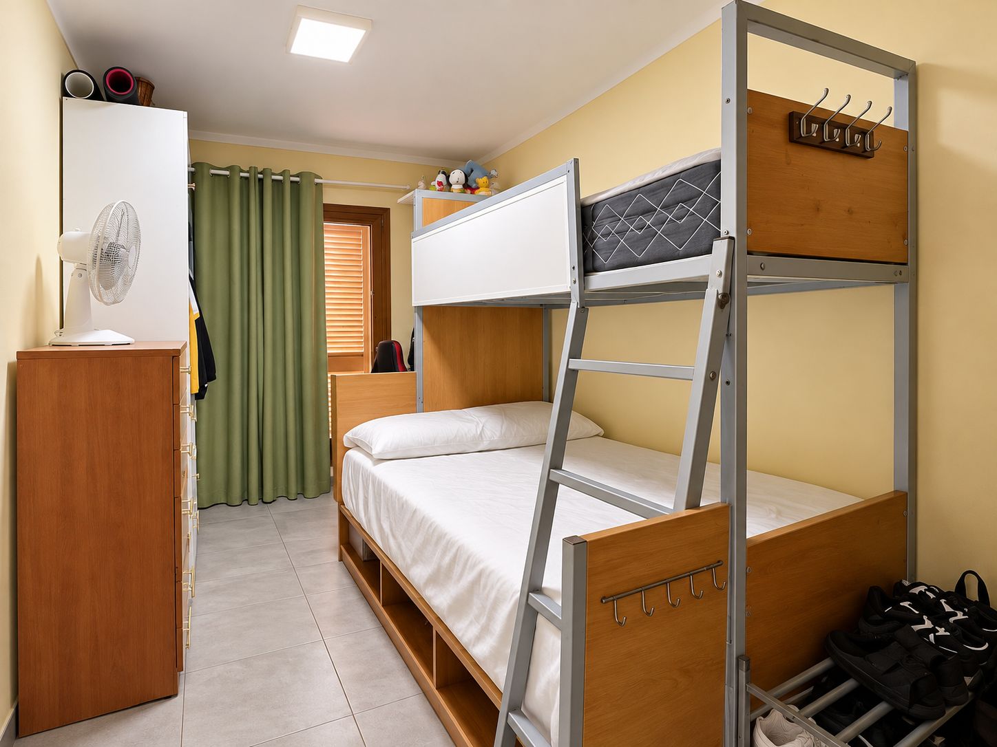 Geräumige Wohnung mit Aufzug nur wenige Meter vom Meer in bevorzugter Lage.