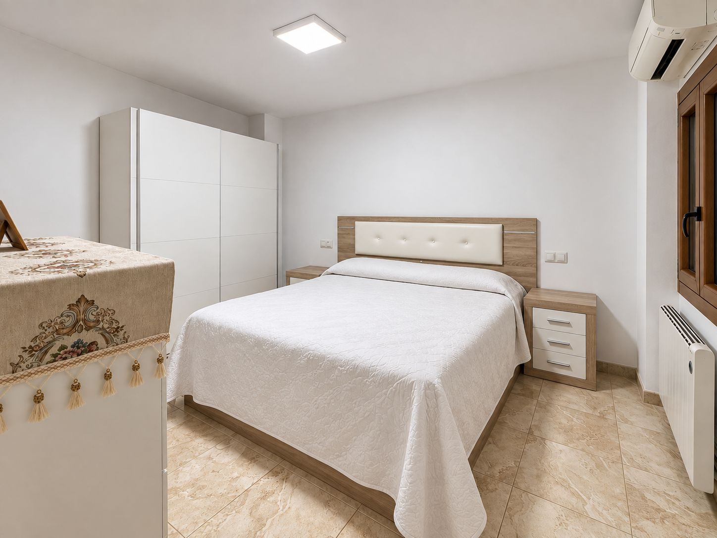 Geräumige Wohnung mit Aufzug nur wenige Meter vom Meer in bevorzugter Lage.