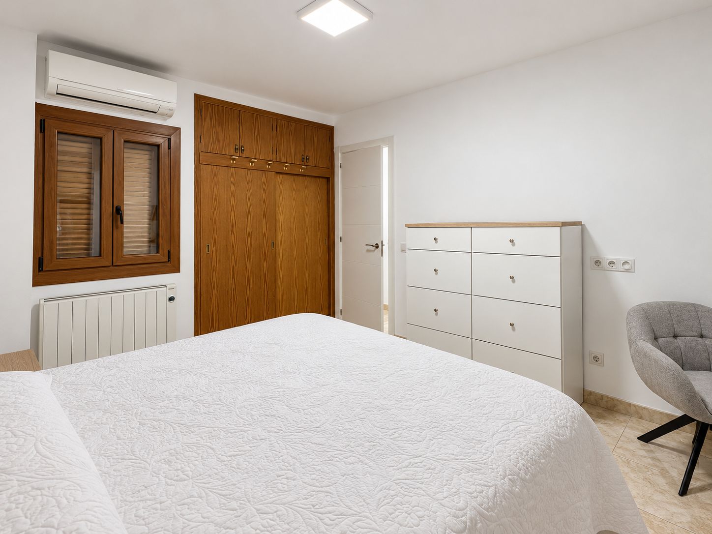 Geräumige Wohnung mit Aufzug nur wenige Meter vom Meer in bevorzugter Lage.