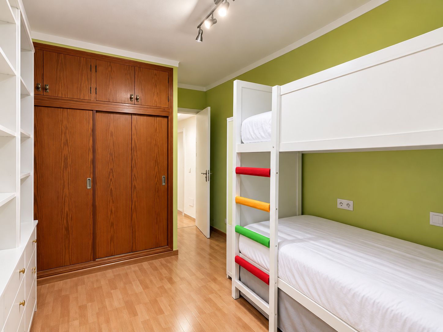 Geräumige Wohnung mit Aufzug nur wenige Meter vom Meer in bevorzugter Lage.
