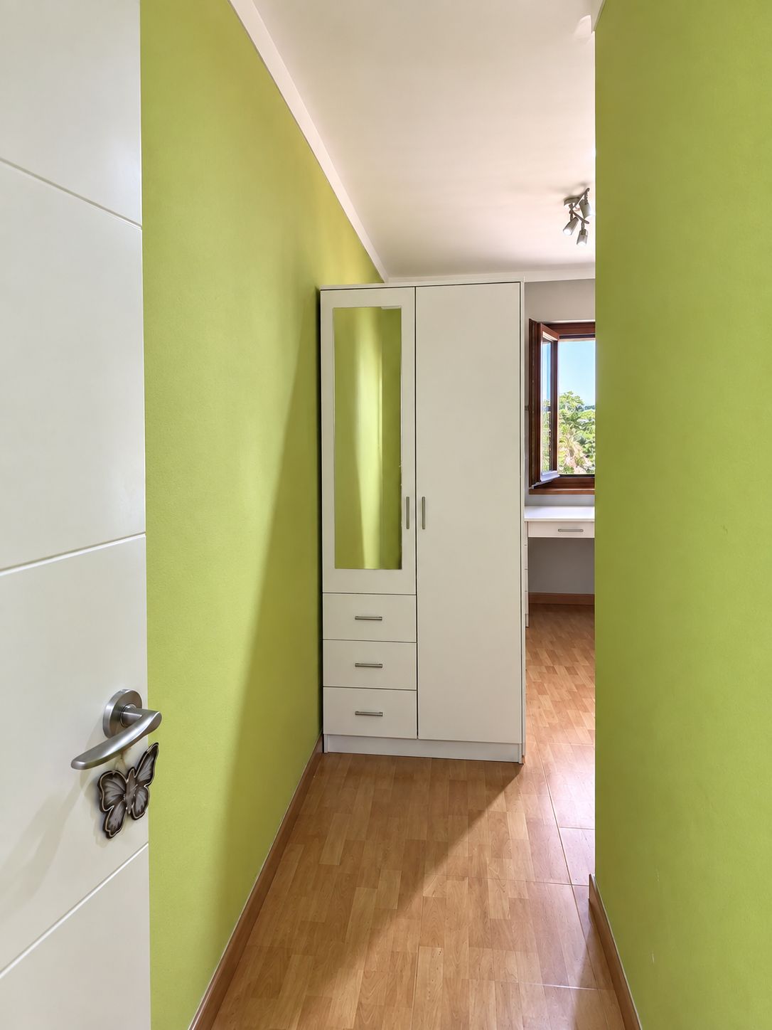 Geräumige Wohnung mit Aufzug nur wenige Meter vom Meer in bevorzugter Lage.