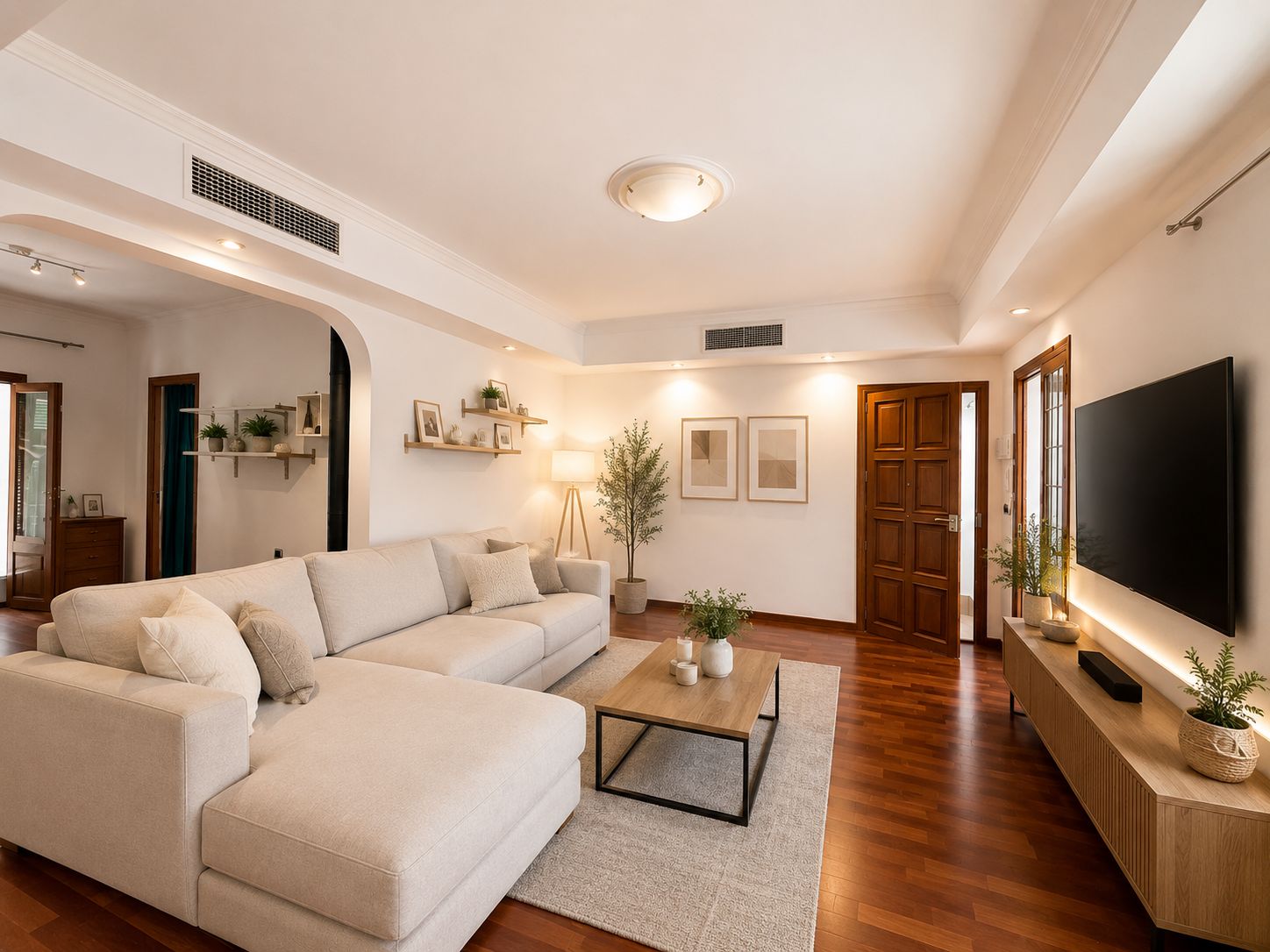 Grande maison unifamiliale de 2 étages prête à emménager.