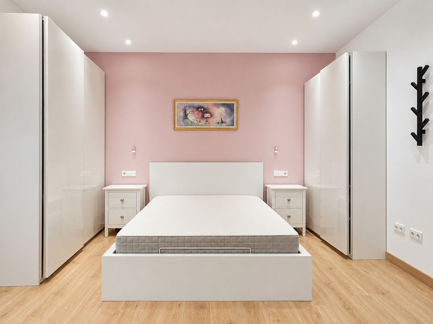 Grande maison unifamiliale de 2 étages prête à emménager.