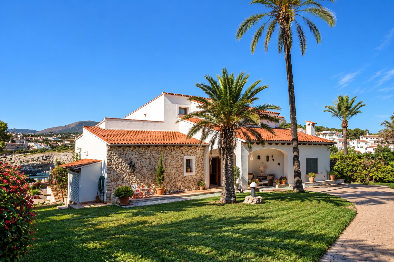 Impresionante Villa sobre Acantilado con Vistas Ininterrumpidas al Mediterráneo, Mallorca.