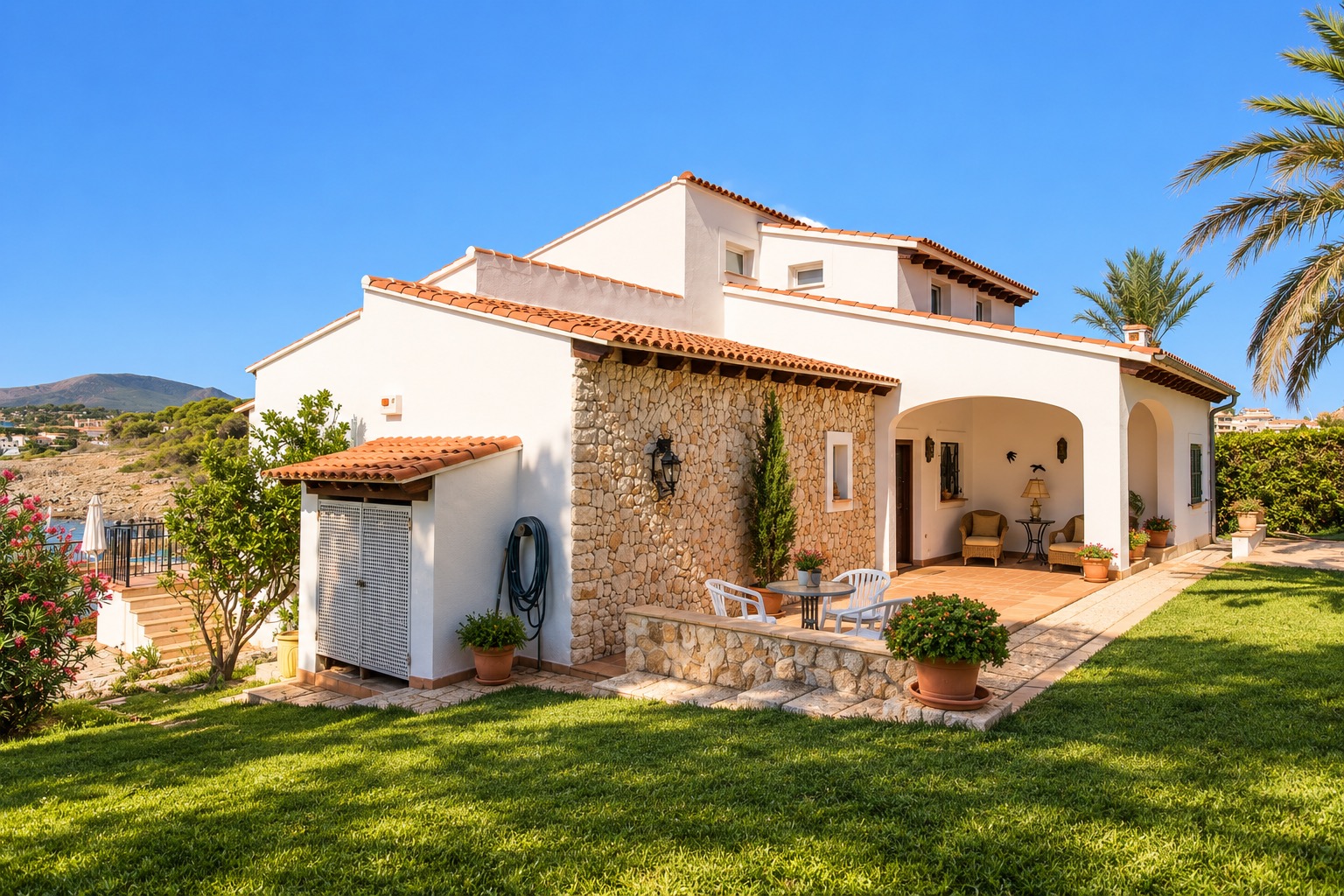 Impresionante Villa sobre Acantilado con Vistas Ininterrumpidas al Mediterráneo, Mallorca.