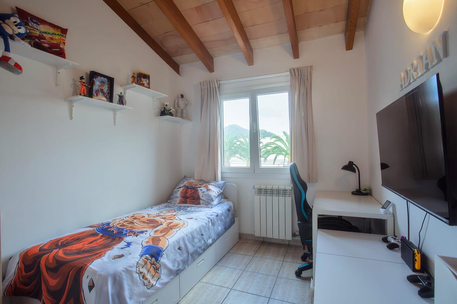 Casa adosada con patio privado, vistas al mar y a 500 m de la playa en Cala Ratjada