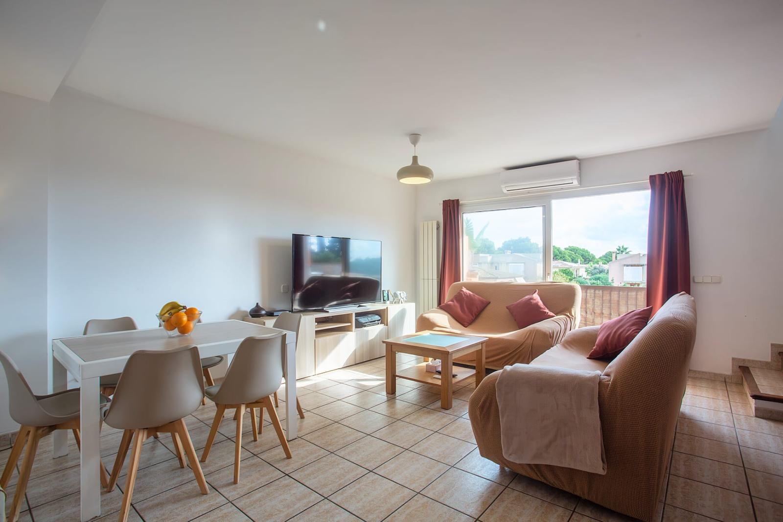 Casa adosada con patio privado, vistas al mar y a 500 m de la playa en Cala Ratjada