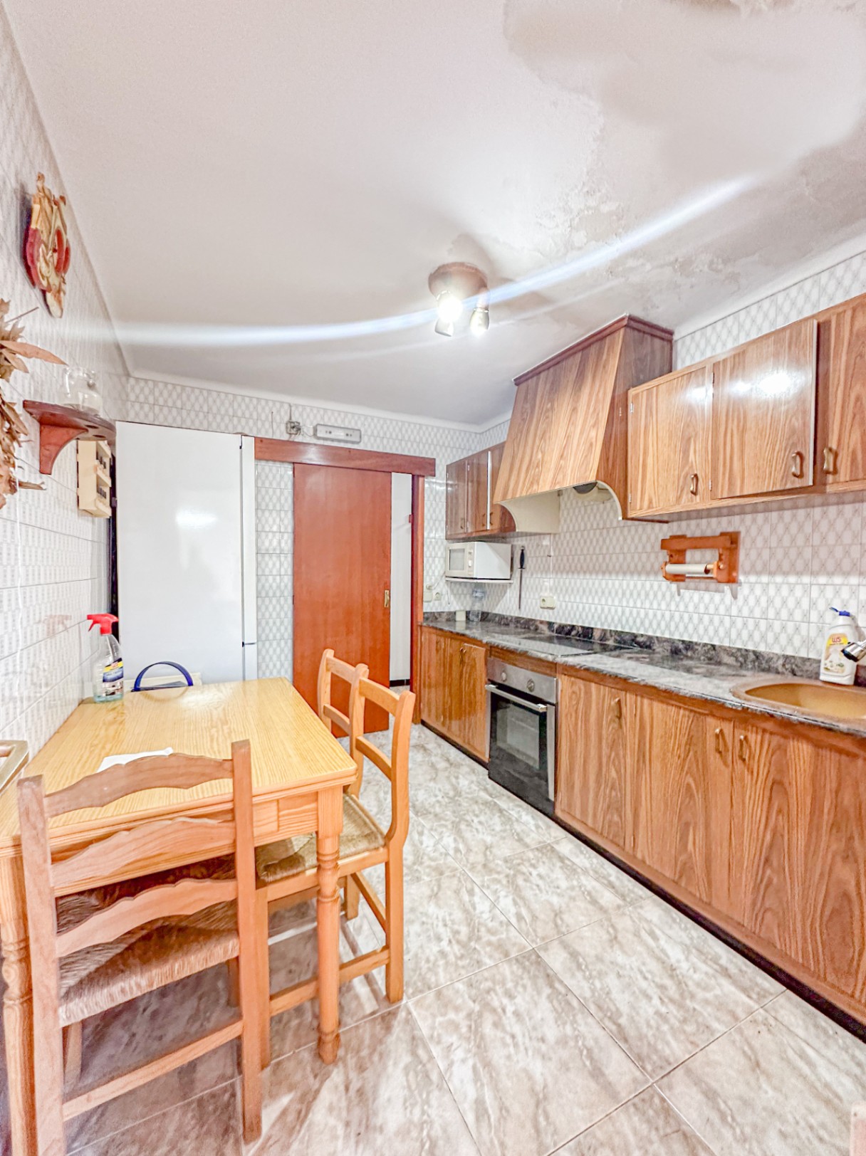 Chalet doble con parking junto al mar y oportunidad de inversión.