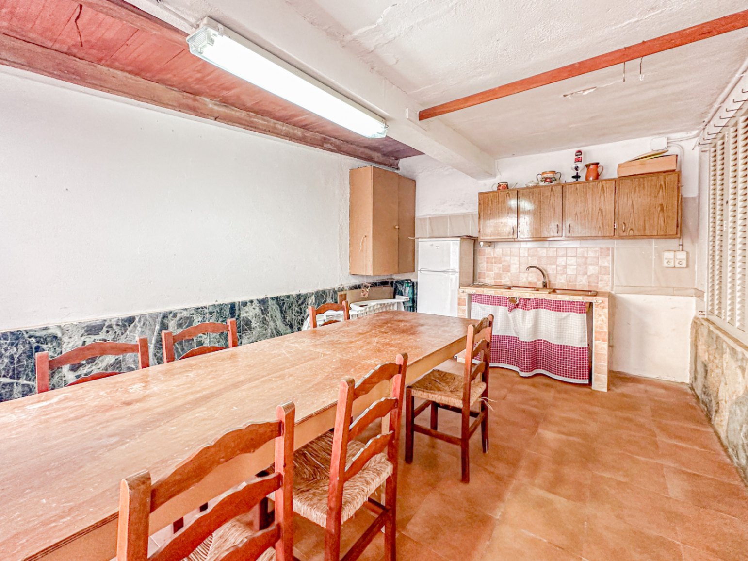 Chalet doble con parking junto al mar y oportunidad de inversión.