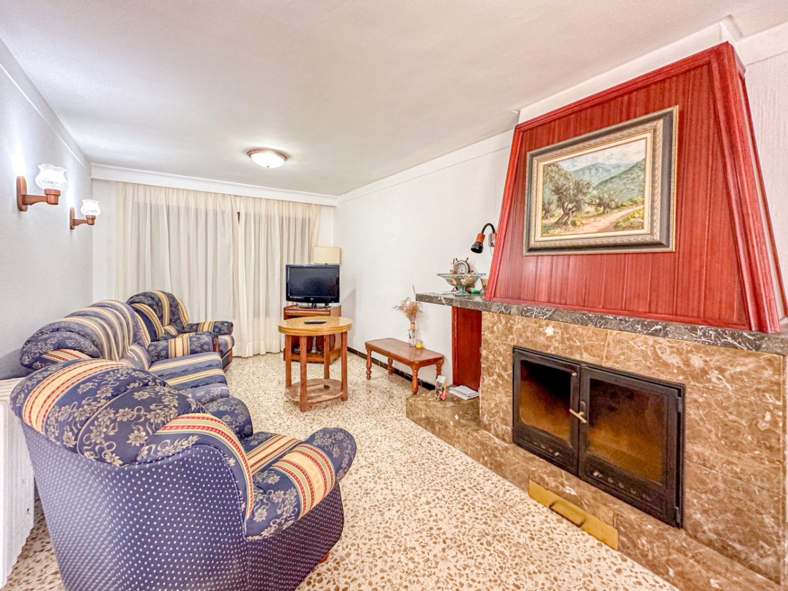 Chalet doble con parking junto al mar y oportunidad de inversión.
