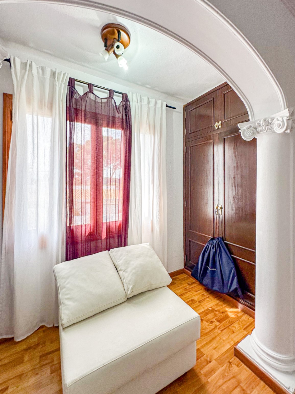 Chalet doble con parking junto al mar y oportunidad de inversión.