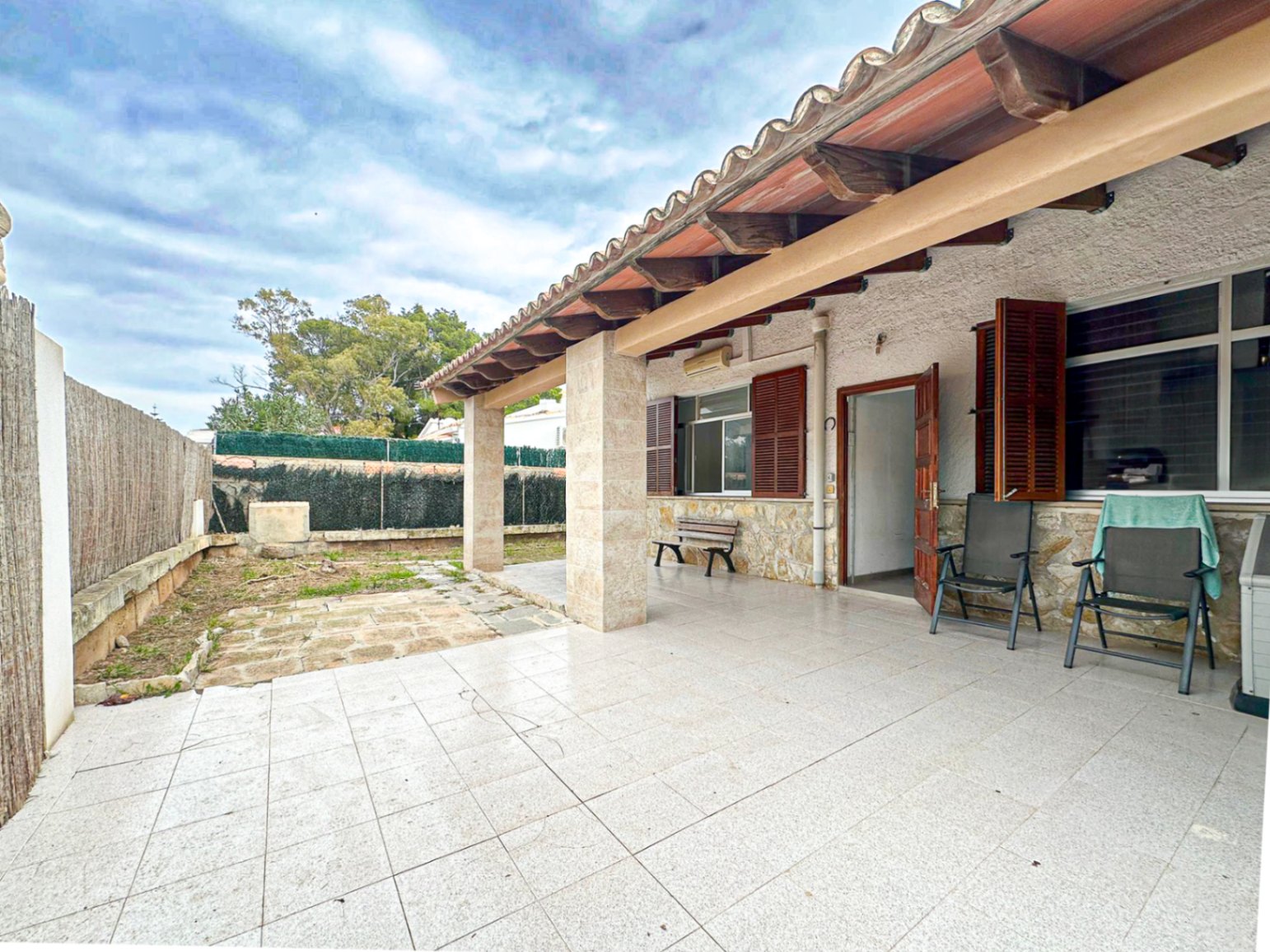 Gelegenheit! Villa mit reichlich Möglichkeiten zur Renovierung in Alcudia.