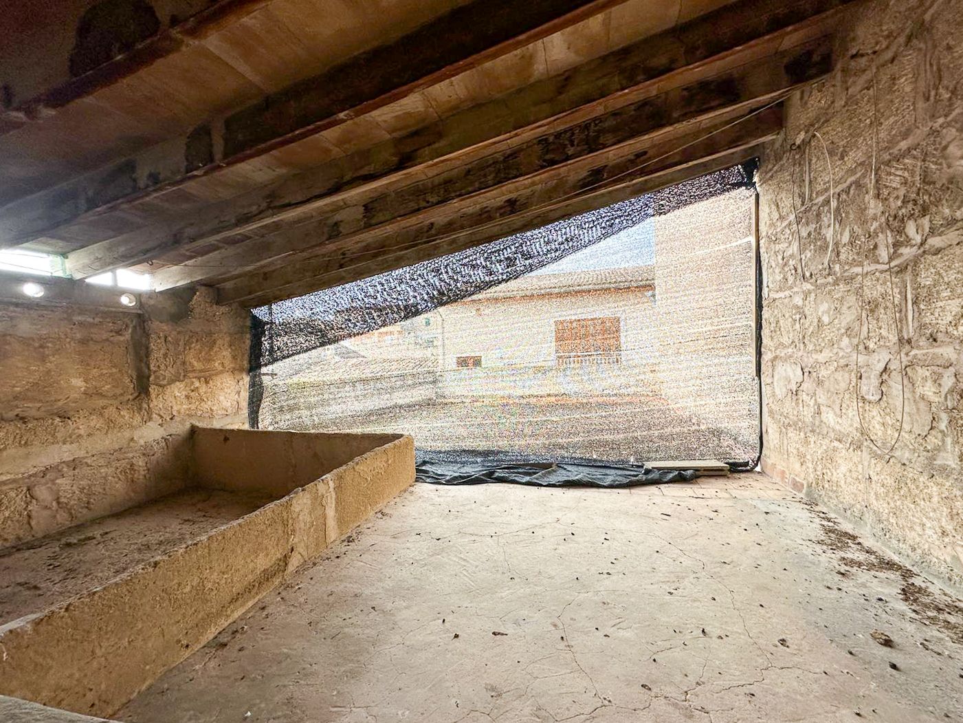 Casa mallorquina con carácter y gran potencial para renovar en el pueblo de muro.