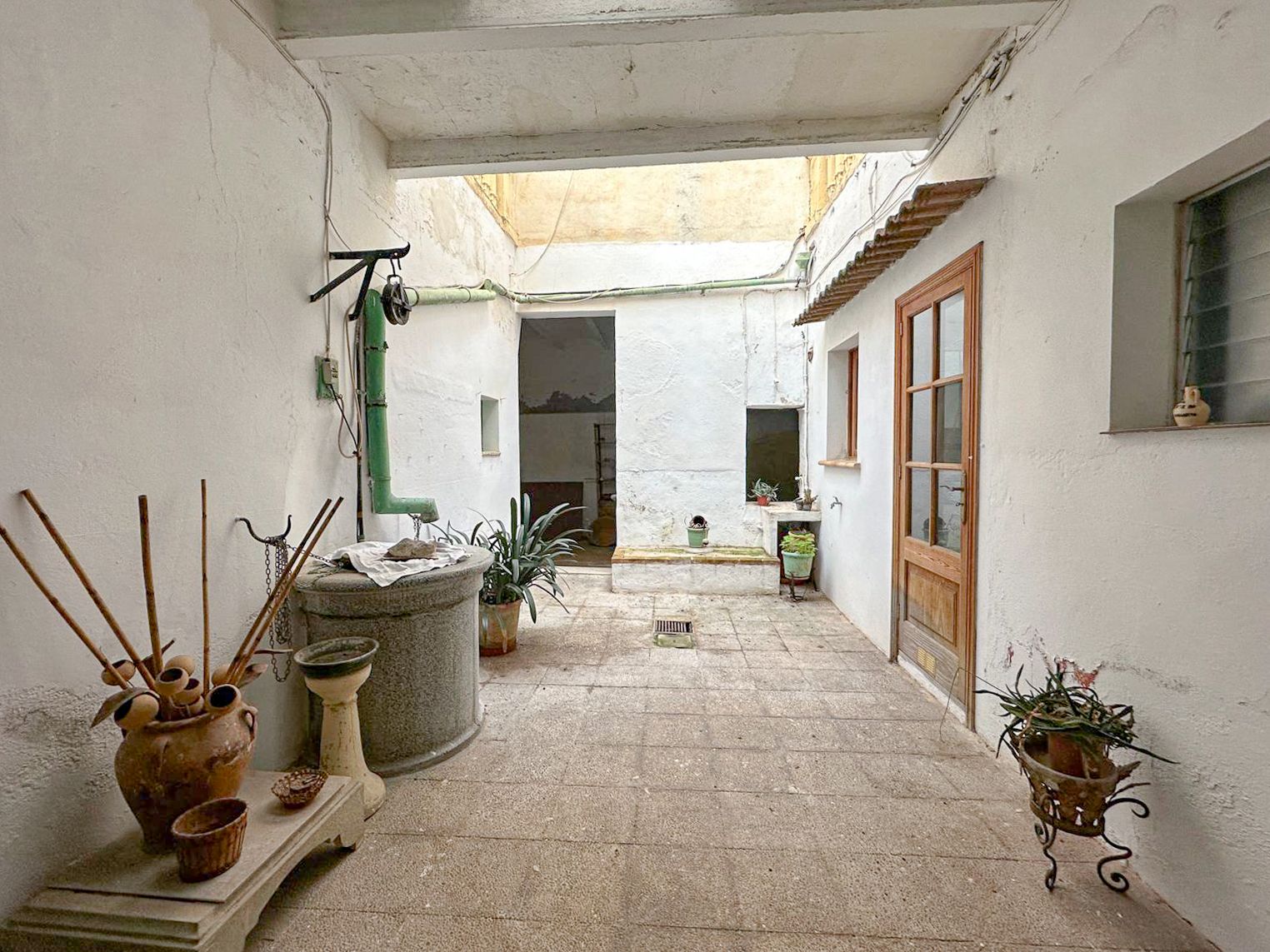 Casa mallorquina con carácter y gran potencial para renovar en el pueblo de muro.