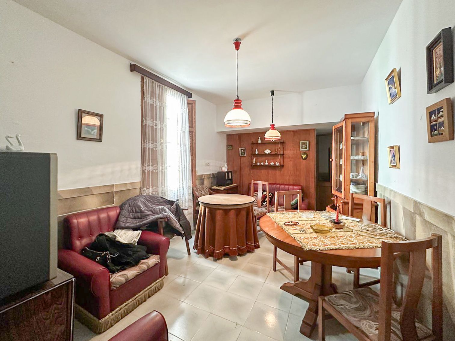Casa mallorquina con carácter y gran potencial para renovar en el pueblo de muro.