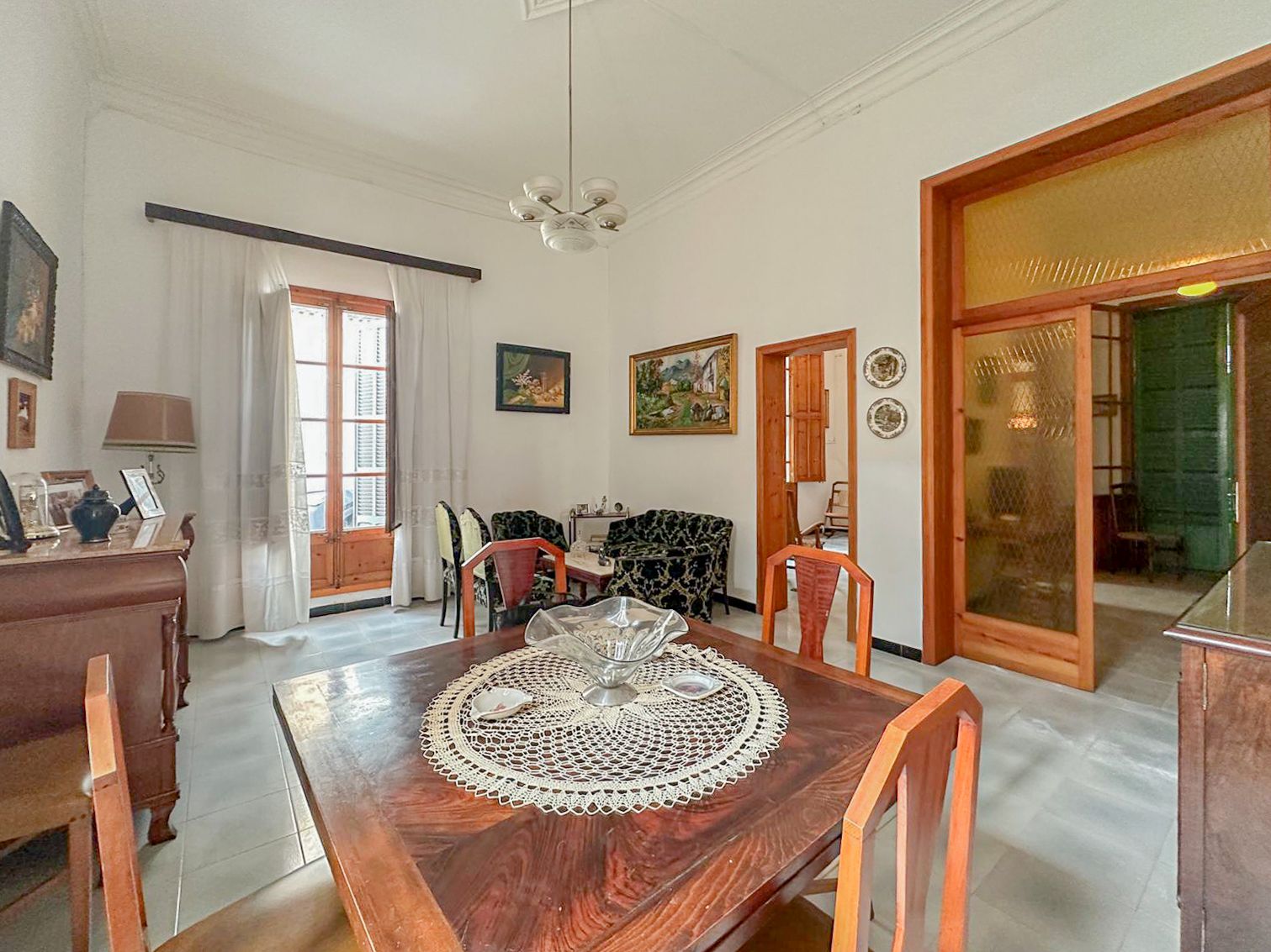 Casa mallorquina con carácter y gran potencial para renovar en el pueblo de muro.
