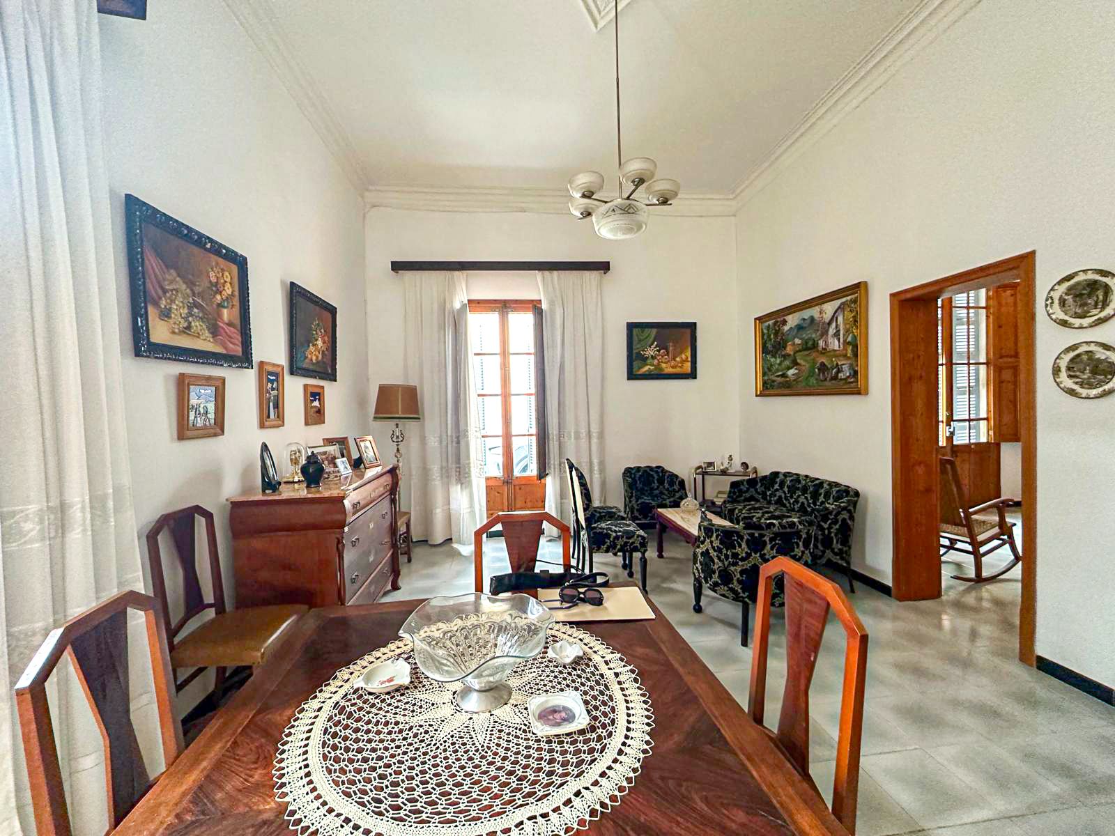 Casa mallorquina con carácter y gran potencial para renovar en el pueblo de muro.