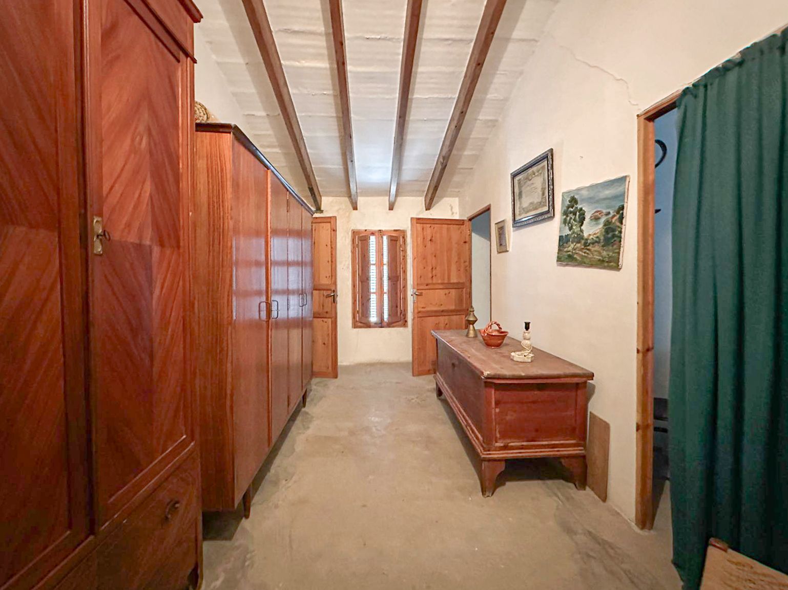 Casa mallorquina con carácter y gran potencial para renovar en el pueblo de muro.