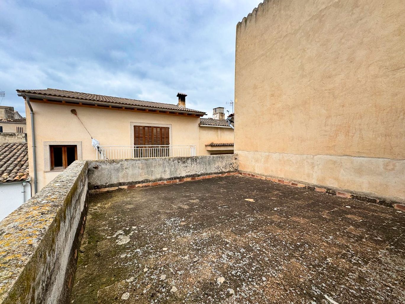 Casa mallorquina con carácter y gran potencial para renovar en el pueblo de muro.