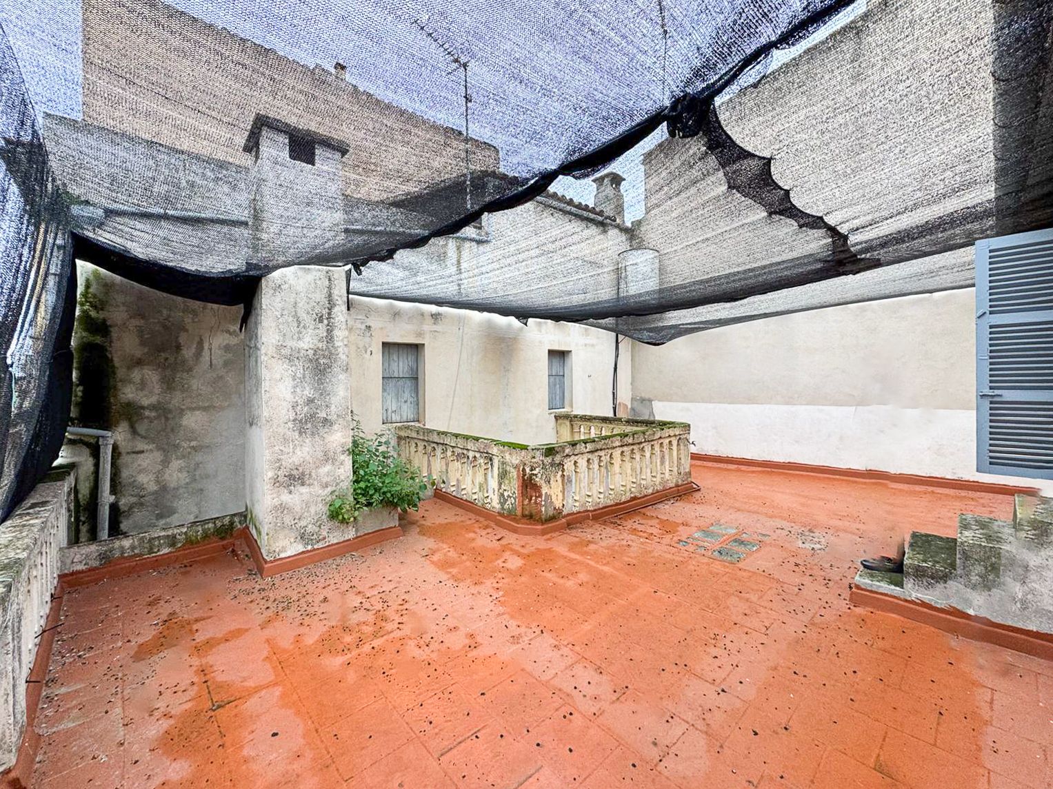 Casa mallorquina con carácter y gran potencial para renovar en el pueblo de muro.