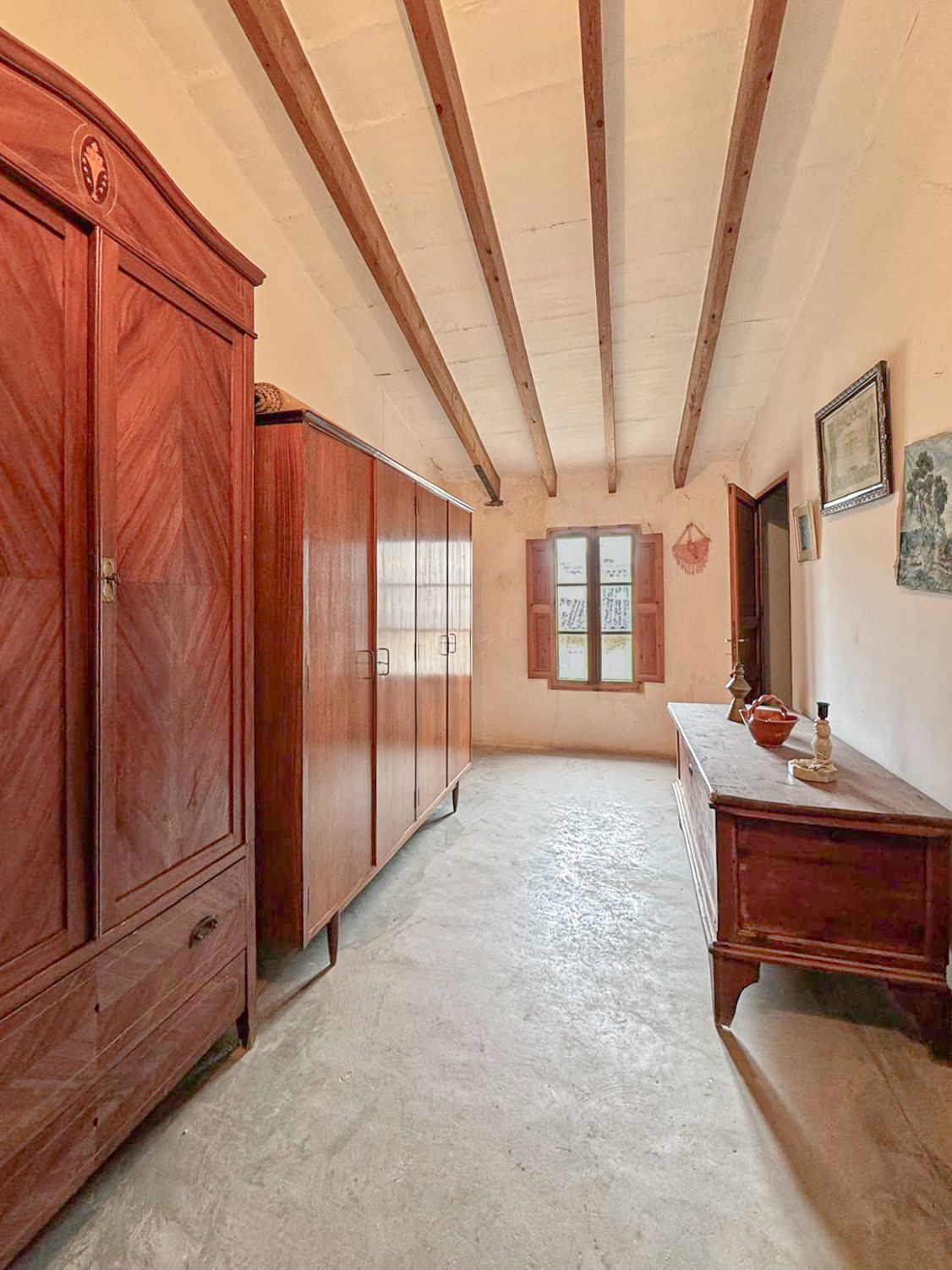 Casa mallorquina con carácter y gran potencial para renovar en el pueblo de muro.
