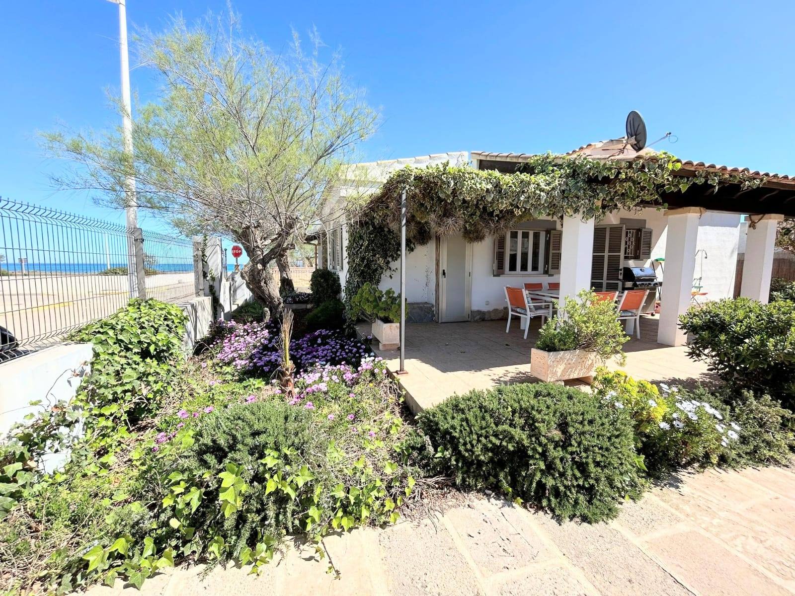 Chalet con Licencia Vacacional ETV para 4 Personas, con apartamento Independiente y dos Solares  