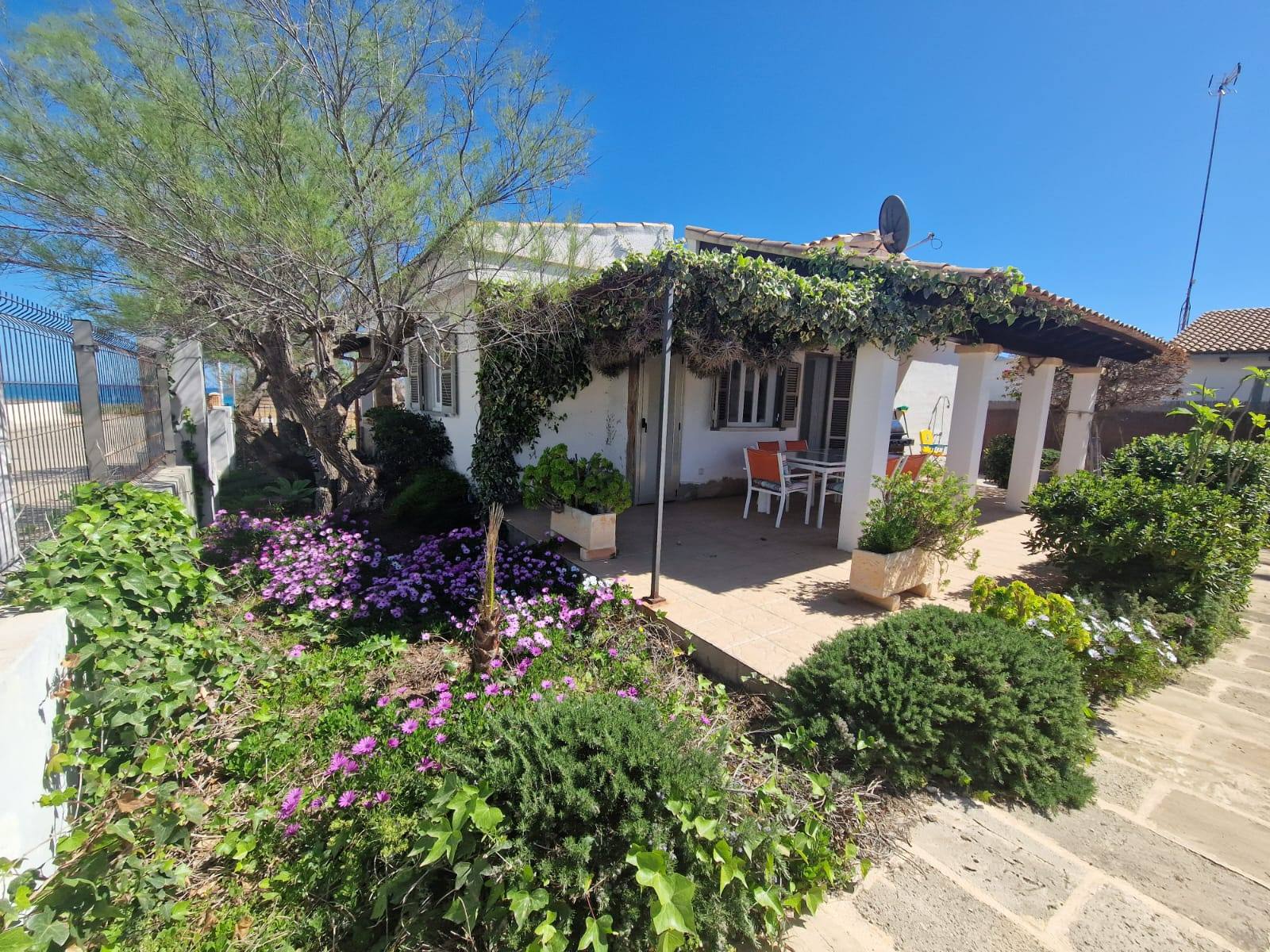 Chalet con Licencia Vacacional ETV para 4 Personas, con apartamento Independiente y dos Solares  