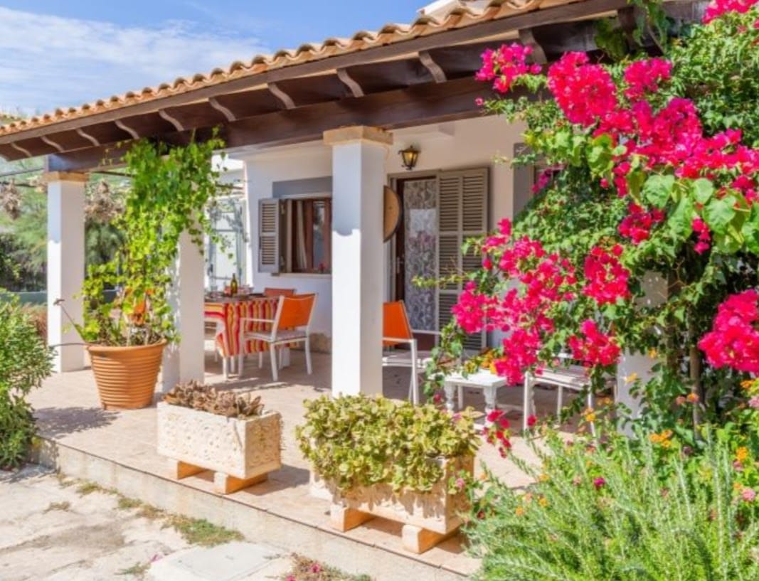 Chalet con Licencia Vacacional ETV para 4 Personas, con apartamento Independiente y dos Solares  