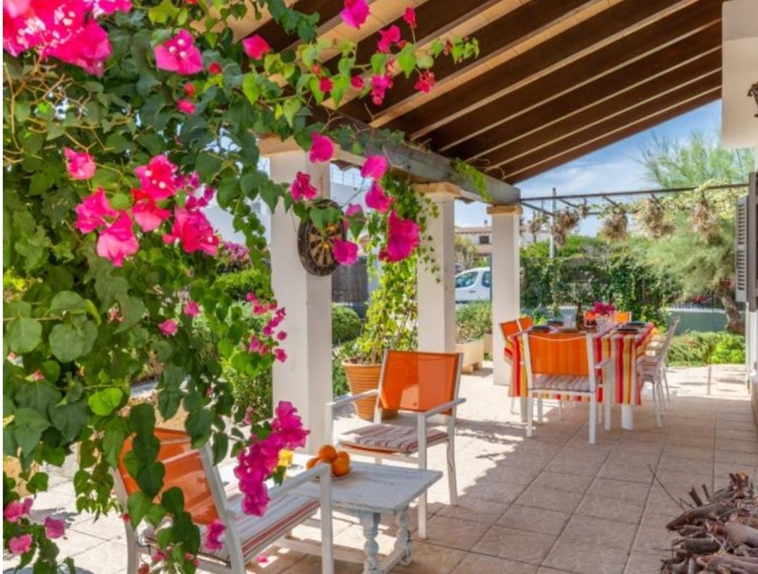 Chalet con Licencia Vacacional ETV para 4 Personas, con apartamento Independiente y dos Solares  