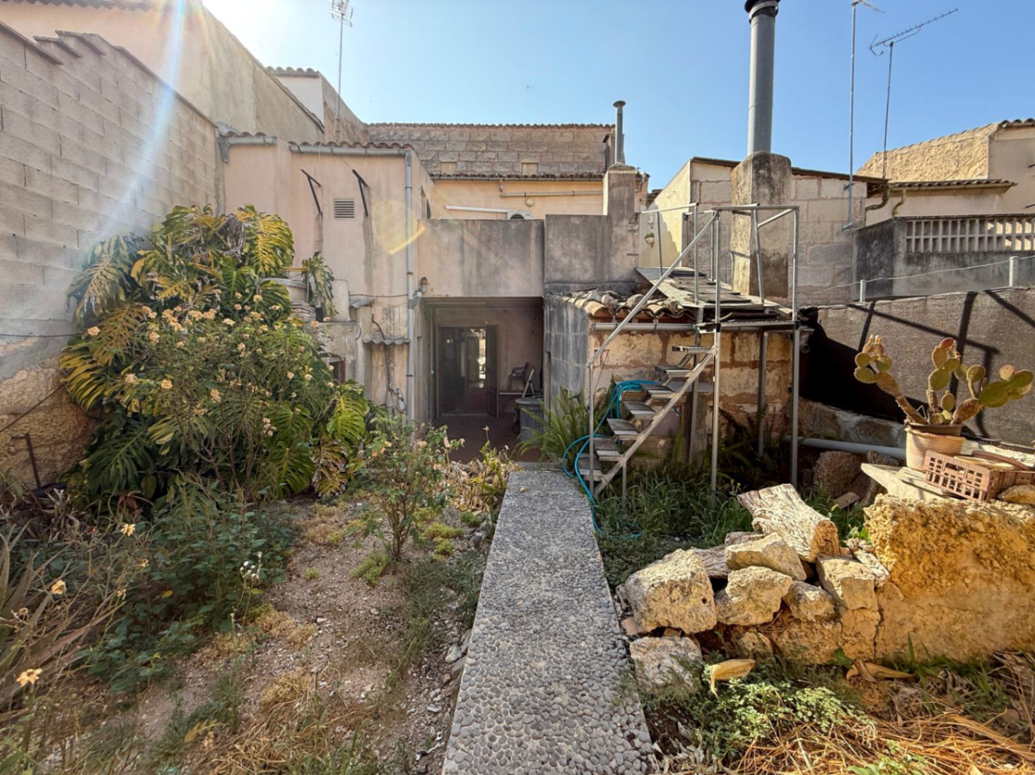 Spacious Duplex House in Llubí with Patio, Garage, and Potential for Upgrades