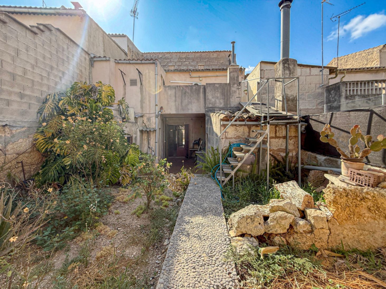 Spacious Duplex House in Llubí with Patio, Garage, and Potential for Upgrades