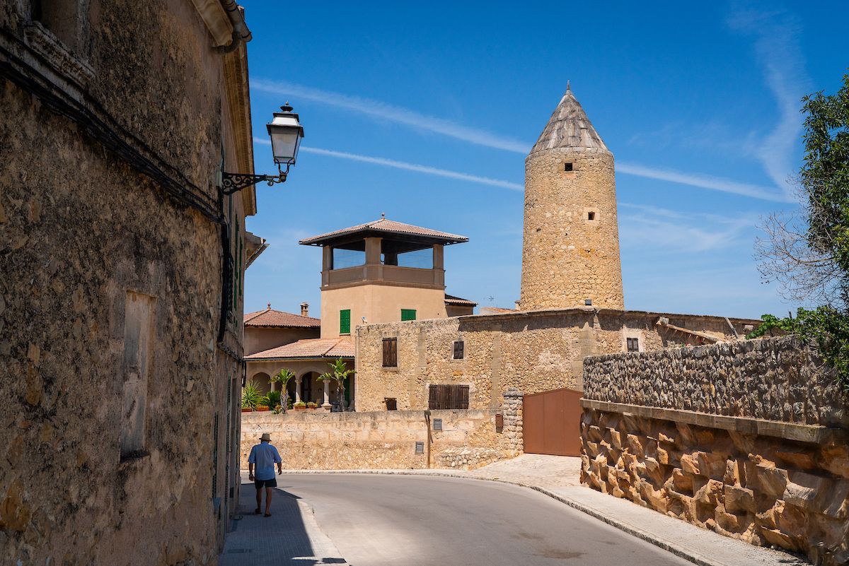 Moderna casa de pueblo con piscina en Maria de la Salut