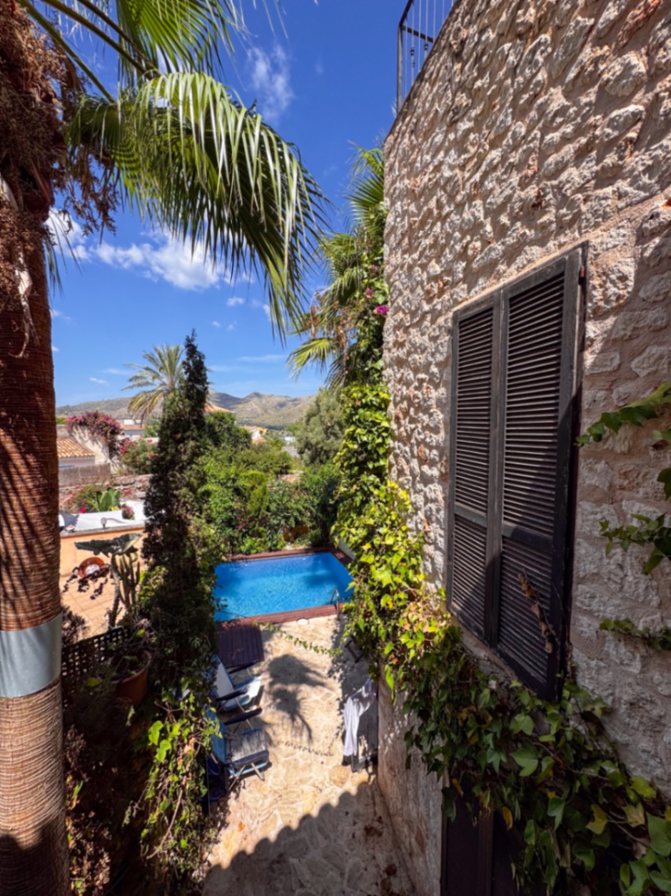 Encantadora casa señorial con licencia de alquiler vacacional en el pintoresco pueblo de Capdepera.